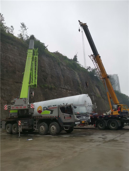 灵寿县“不怕风雨冻”—— 吊车的 “恶劣环境适应” 技术